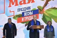 Денис Паслер поздравил свердловчан с Праздником Весны и Труда